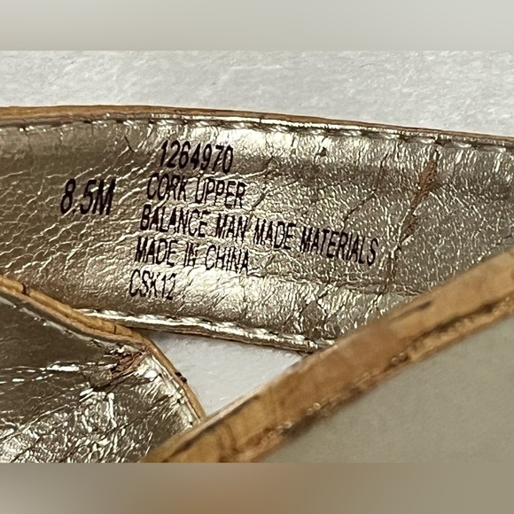 Sofft Women's Tan 2.5 inch High Heeled Shiny Cork Upper Sandals Size 8.5 - Picture 16 of 16